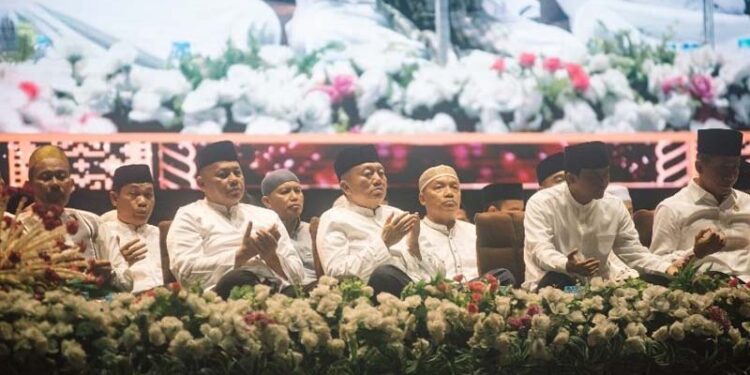 Gubernur Kalimantan Selatan, H Muhidin saat menghadiri tablig akbar dan sekaligus haul ke-5 H Andi Arsyad bin La’ Conding Petta Tappu, di Masjid Al Falah Batulicin