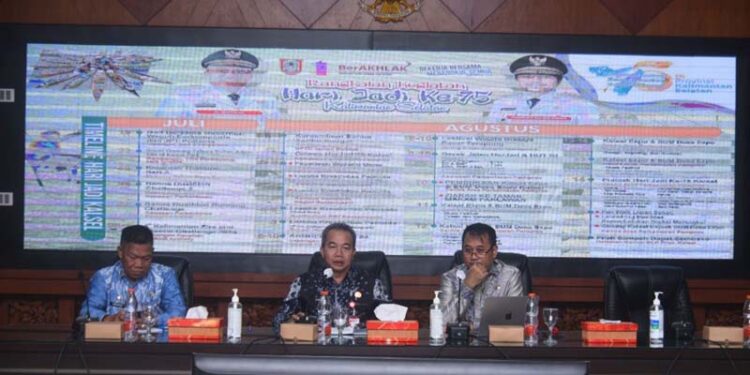 SEKDAPROV Kalimantan Selatan, HM Syarifuddin (tengah) saat memimpin rapat persiapan pelaksanaan Hari Jadi (Harjad) ke-75 Provinsi Kalimantan Selatan tahun 2025.