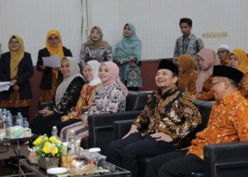 Wakil Gubernur (Wagub) Kalimantan Selatan, H Hasnuryadi Sulaiman ketika menghadiri musyawarah wilayah (Muswil) Pengurus Wilayah Asosiasi Guru Pendidikan Agama Islam Indonesia (AGPAII) Kalsel di Banjarbaru