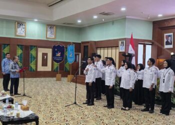 Sekdaprov Kalimantan Selatan, HM Syarifuddin saat mengukuhkan generasi bencana (GenRe) Provinsi Kalsel