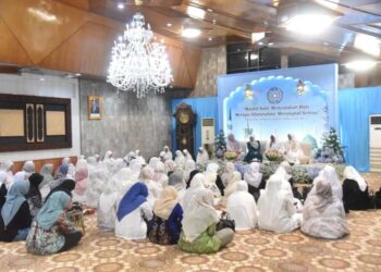 Ketua Tim Penggerak PKK Provinsi Kalimantan Selatan, Hj Fathul Jannah saat menghadiri peringatan Maulid Nabi Muhammad SAW 1447 hijriyah di Kediaman Gubernur Kalsel di Banjarmasin