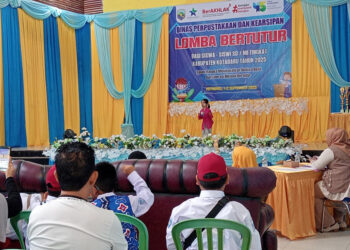 SALAH satu peserta saat bercerita pada Lomba Bertutur Tingkat SD/MI, Senin (1/9).
