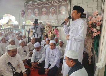 Wakil Gubernur (Wagub) Kalimantan Selatan, H Hasnuryadi Sulaiman saat menyampaikan sambutan pada peringatan Haul jami Wali Lima di Desa Tunggul Irang Seberang, Kabupaten Banjar