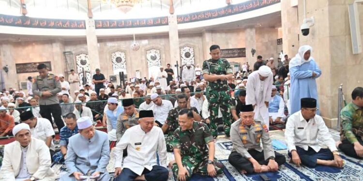 12 Rabiul Awal, Gubernur Sholat Jumat Bersama Forkopimda