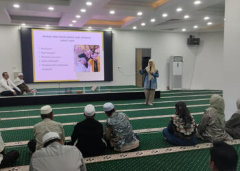 SUASANA silaturahmi antara BSI Kotabaru dengan para nasabah pensiunan di Masjid Apung Siring Laut, Selasa (9/9).
