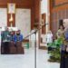 Bunda PAUD Provinsi Kalimantan Selatan, Hj Fathul Jannah Muhidin ketika mengukuhkan Hj Erna Lisa Halaby sebagai Bunda PAUD Kota Banjarbaru