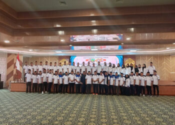 PARA pengurus Karang Taruna Kabupaten Kotabaru masa bakti 2025-2030 berfoto bersama di Aula Bamega, Rabu (10/9).