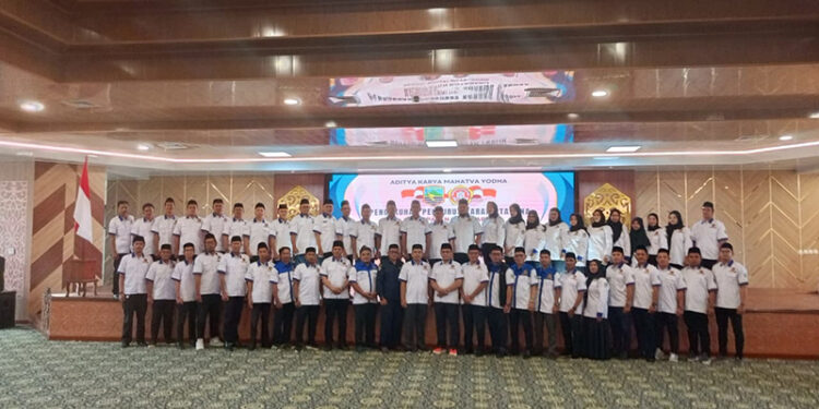 PARA pengurus Karang Taruna Kabupaten Kotabaru masa bakti 2025-2030 berfoto bersama di Aula Bamega, Rabu (10/9).