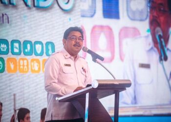 Plt Asisten Bidang Pemerintahan dan Kesra Setdaprov Kalsel, Dr HM Muslim saat menyampaikan sambutan tertulis Gubernur Kalsel pada pembukaan jambore kader Posyandu bidang kesehatan tahun 2025 di Banjarmasin