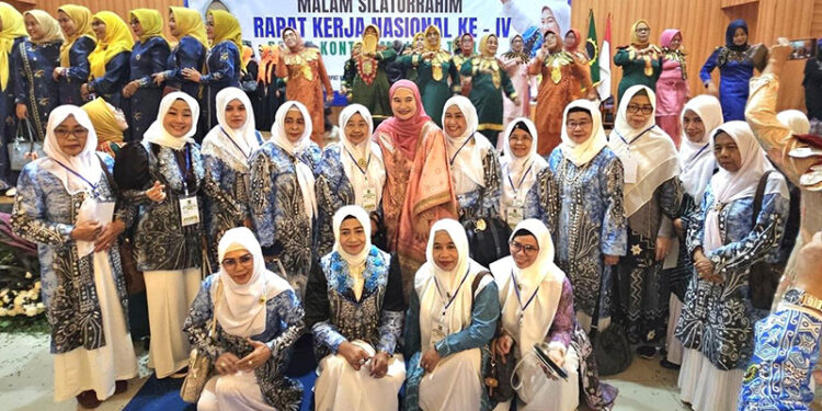 BKMT Kotabaru berfoto bersama saat menghadiri rakernas ke-IV di Asrama Haji Embarkasi Jakarta, Jumat (26/9).