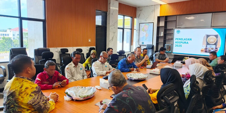 PEMKAB Kotabaru saat menggelar rakor persiapan penilaian Adipura 2025, Kamis (2/10).