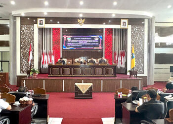 SUASANA rapat paripurna di Ruang Rapat Paripurna DPRD Kotabaru, Senin (13/10).