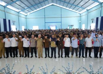 Menteri Desa, Pembangunan Daerah Tertinggal dan Transmigrasi RI, Yandri Susanto bersama Gubernur Kalsel, H Muhidin dan pejabat Forkopimda Kalsel mendeklarasikan Desa Indrasari sebagai Desa Bersinah (bersih narkoba) di Kalsel