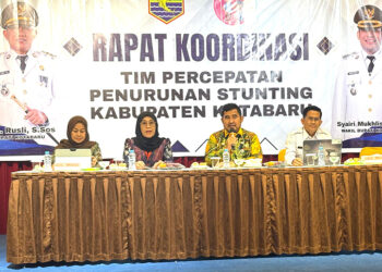 PEMKAB Kotabaru saat menggelar Rakor Tim Pencegahan dan Percepatan Penurunan Stunting di Hotel Grand Surya, Kamis (6/11).