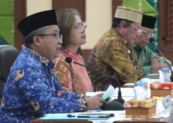 Plh Sekdaprov Kalimantan Selatan, Dr Ariadi Noor saat menerima kunjungan kerja (kunker) Komite II DPD RI di Gedung KH Idham Chalid, Kantor Gubernur Kalsel di Banjarbaru
