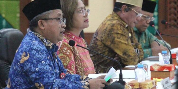 Plh Sekdaprov Kalimantan Selatan, Dr Ariadi Noor saat menerima kunjungan kerja (kunker) Komite II DPD RI di Gedung KH Idham Chalid, Kantor Gubernur Kalsel di Banjarbaru
