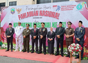 WAKIL Bupati Kotabaru Syairi Mukhlis berfoto bersama forkopimda usai upacara peringatan Hari Pahlawan, Senin (10/11).