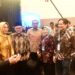 Wakil Gubernur (Wagub) Kalimantan Selatan, Hasnuryadi Sulaiman berfoto bersama Menteri Pendidikan Dasar dan Menengah, Abdul Mu’ti, disela pembukaan rapat koordinasi kepala daerah dalam rangka revitalisasi satuan pendidikan dan digitalisasi pemelajaran tahun anggaran 2026
