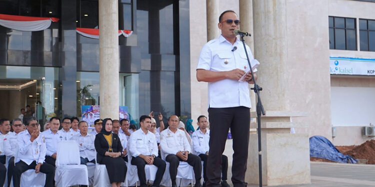 WABUP Kotabaru Syairi Mukhlis menyampaikan sambutan saat Pengangkatan PPPK Paruh Waktu, Rabu (26/11).