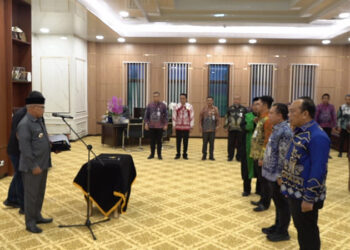 BUPATI Kotabaru H Muhammad Rusli saat melantik tiga pejabat JPT pratama, Kamis (27/11).