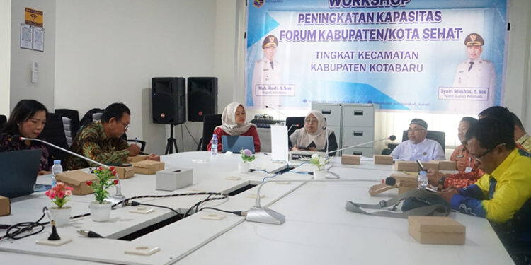 BAPPERINDA Kotabaru saat menggelar Workshop Penguatan Kapasitas Forum Kecamatan Sehat dan Pokja Desa Sehat di Ruang Rapat Pulau Inspirasi, Jumat (5/12).