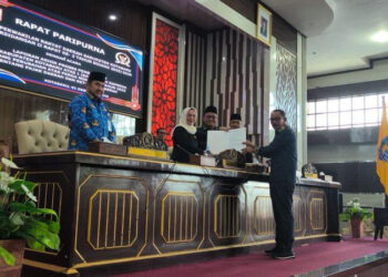 DPRD Kotabaru saat menggelar rapat paripurna, Senin (1/12).