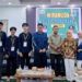 Kabid Kepemudaan Royce Ridwan berfoto bersama pada Pelatihan Wiramuda Content Creator di Masjid Apung Siring Laut, Kamis (4/12).