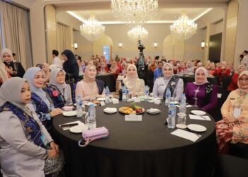 Ketua Tim Penggerak PKK Provinsi Kalimantan Selatan, Hj Fathul Jannah Muhidin saat menghadiri pertemuan rutin enam bulan Tim Penggerak PKK Kalsel dan Kabupaten/kota se-Kalsel, di Kabupaten Tanah Bumbu (Tanbu)