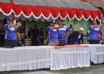 WAKIL Bupati Kotabaru Syairi Mukhlis saat membuka Kejuaraan Menembak AntarSKPD, Sabtu (13/12).