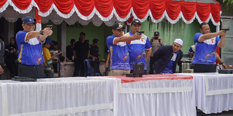 WAKIL Bupati Kotabaru Syairi Mukhlis saat membuka Kejuaraan Menembak AntarSKPD, Sabtu (13/12).