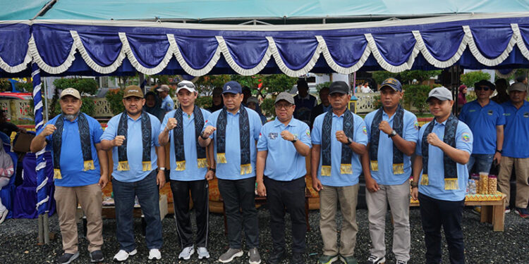 SEKDA Kotabaru H Eka Saprudin saat membuka kontes Si Kambing Hebat di halaman Parkir Siring Laut Kotabaru, Minggu (14/12) pagi.
