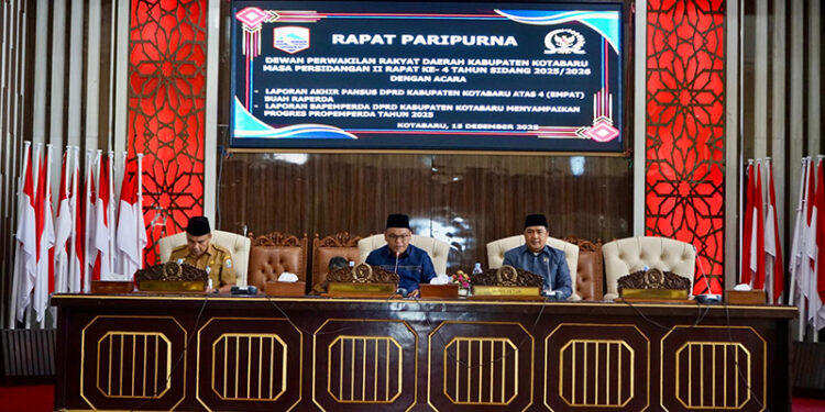 DPRD Kotabaru saat menggelar sidang paripurna, Senin (15/12).