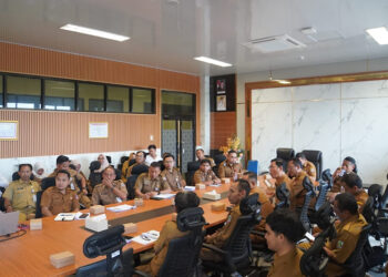 ASISTEN I Bidang Pemerintahan dan Kesra H Minggu Basuki saat memimpin rapat pembahasan nota kesepakatan bersama Ombudsman RI, Selasa (16/12).