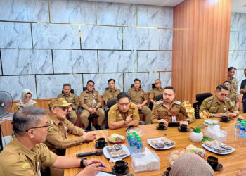 BUPATI Kotabaru H Muhammad Rusli saat menyambangi Gedung Abdi Negara, Senin (15/12).