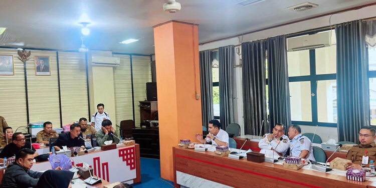 DPRD Kotabaru saat menggelar rapat kerja bersama mitra terkait, Senin (12/1).