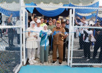 Penuh Keakraban dan Kebersamaan, Gubernur H. Muhidin dan Istri Hj. Fathul Jannah Resmikan Lapangan Tenis Binda di Banjarbaru