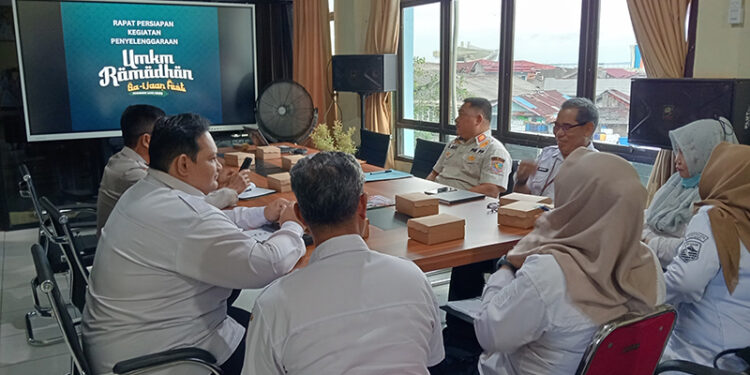 DISKOPERINDAG Kabupaten Kotabaru saat menggelar rakor pematangan persiapan Pasar Ramadhan 1447 H, Rabu (28/1).