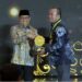 SEKDAPROV Kalimantan Selatan HM Syarifuddin saat menerimakan Universal Health Coverage (UHC) Awards Tahun 2026 Kategori Madya yang diserahkan Menko Bidang Pemberdayaan Masyarakat, HA Muhaimin Iskandar di Ballroom JIEXPO Kemayoran, Jakarta.