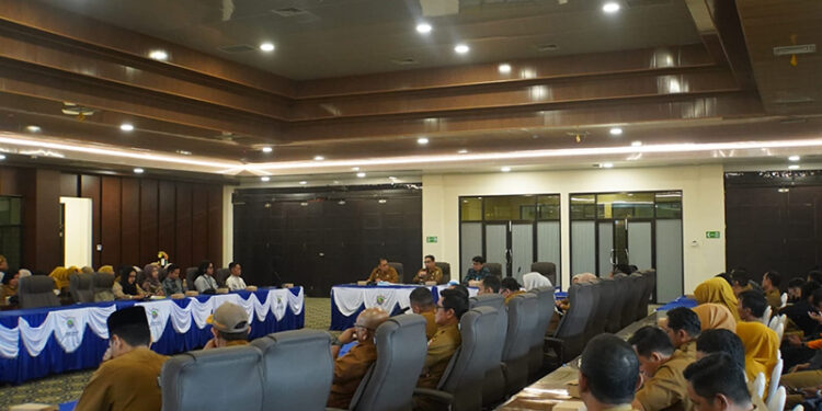 PEMKAB Kotabaru bersama BPK RI Perwakilan Kalimantan Selatan saat Entry Meeting Pelaksanaan Pemeriksaan Interim Atas Laporan Keuangan Daerah TA 2025, di Aula Bamega, Sebelimbingan, Selasa (3/2).