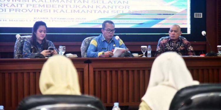 Sekdaprov Kalimantan Selatan, HM Syarifuddin saat menerima kunjungan kerja Panitia Urusan Rumah Tangga (PURT) Dewan Perwakilan Daerah (DPD) RI dalam rangka konsolidasi pembentukan kantor DPD RI di Kalimantan Selatan.