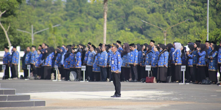 PEMKAB Kotabaru saat melaksanakan apel kesadaran jelang Bulan Suci Ramadhan, Rabu (18/2) pagi.