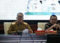 Sekdaprov Kalimantan Selatan, HM Syarifuddin saat memimpin rapat koordinasi (Rakor) dalam rangka percepatan penyelesaian tindak lanjut rekomendasi hasil pemeriksaan oleh Badan Pemeriksa Keuangan (BPK) RI Perwakilan Provinsi Kalsel