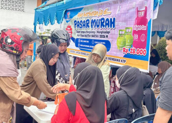 SUASANA pasar murah di kawasan Siring Laut Kotabaru, Rabu (4/3).