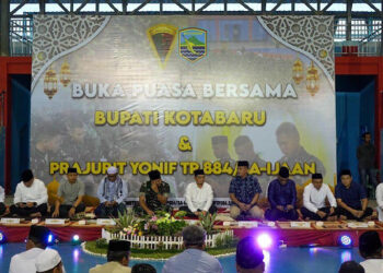 YONIF TP 884/Sa-ijaan saat menggelar acara buka puasa bersama di Indoor Basket Kotabaru, Selasa (10/3).