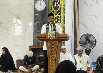 WABUP Kotabaru Syairi Mukhlis saat memberikan sambutan pada kegiatan safari ramadhan di Masjid Al Munawarah, Desa Sungai Kupang, Kecamatan Kelumpang Hulu, Selasa (10/3) sore.