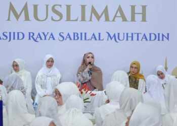 Ketua Tim Penggerak PKK Provinsi Kalimantan Selatan, Hj Fathul Jannah Muhidin saat menyampaikan sambutan pada kegiatan Kajian Muslimah yang digelar di Masjid Raya Sabilal Muhtadin Banjarmasin