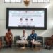 Kepala Dinas Koperasi dan UKM Provinsi Kalimantan Selatan, Dr Rahmaddin (dua dari kanan) saat menyimak ceramah agar dalam rangka memperkuat mental ASN di lingkungan Pemprov Kalsel