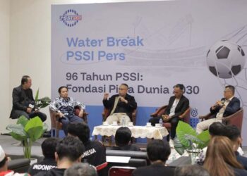 Wakil Gubernur (Wagub) Kalimantan Selatan, H Hasnuryadi Sulaiman saat menjadi salah satu narasumber pada diskusi dalam rangka peringatan 96 tahun PSSI, di Jakarta