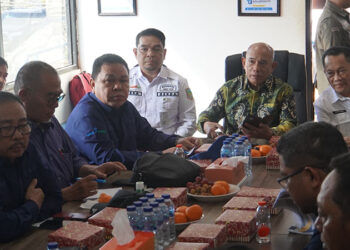 BUPATI Kotabaru saat menghadiri FGD Pembangunan Jembatan Pulau Laut.