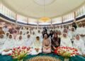 Ketua Tim Penggerak PKK Provinsi Kalimantan Selatan, Hj Fathul Jannah Muhidin disela kajian Muslimah di Masjid Raya Sabilal Muhtadin Banjarmasin berfoto bersama anggota PKK dan organisasi wanita di Kalsel